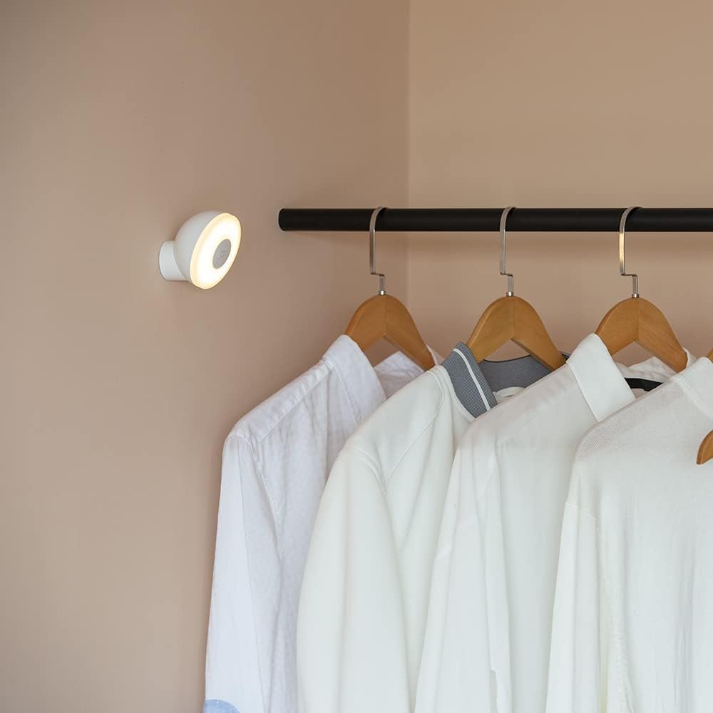 XIAOMI MI - Luz nocturna activada por movimiento 2 - Bluetooth, luz amarilla cálida de 2800 K, sin parpadeo visible, sin luz azul dañina, 3 pilas AA duran más de un año (no 2 unidades)