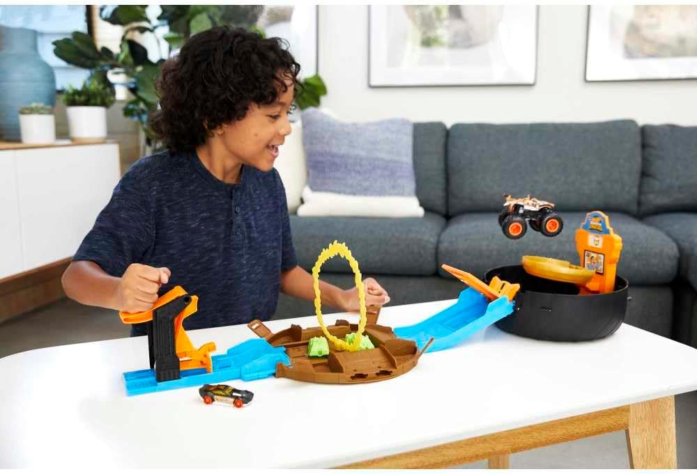 Hot Wheels Juego de neumáticos Monster Trucks, incluye 3 camiones m...