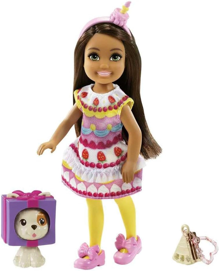 Muñeca de vestir Barbie Club Chelsea (6 pulgadas y morena) con disf...
