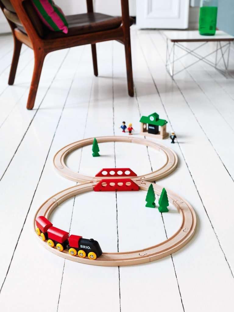 Tren, estación y pista de Brio