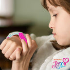 Accutime JoJo Siwa - Juego combinado de auriculares y reloj inteligente, juegos interactivos de aprendizaje, auriculares rosas ajustables, múltiples caras de reloj, ideal para niñas de 6 años en