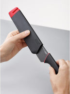 Joseph Joseph Slice & Sharpen - Cuchillo de chef de 6 pulgadas y cuchillo de pelar de 3.5 pulgadas con fundas protectoras afiladas, color negro