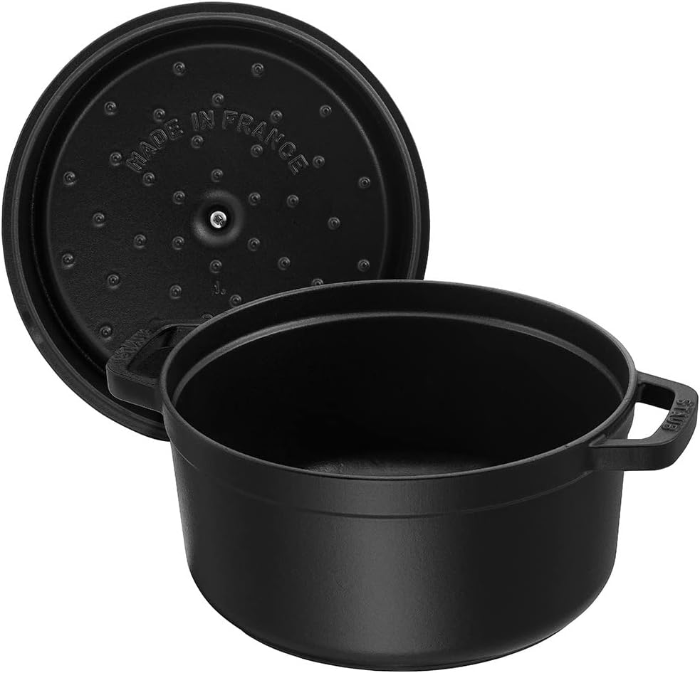STAUB - Horno holandés de hierro fundido de 5.5 cuartos de galón, redondo, fabricado en Francia, sirve 5-6, negro mate