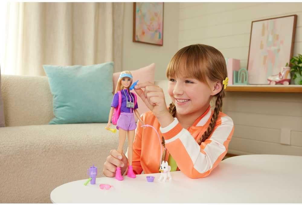 Barbie Muñeca "Malibu" Outdoor Adventures Fashion con traje...