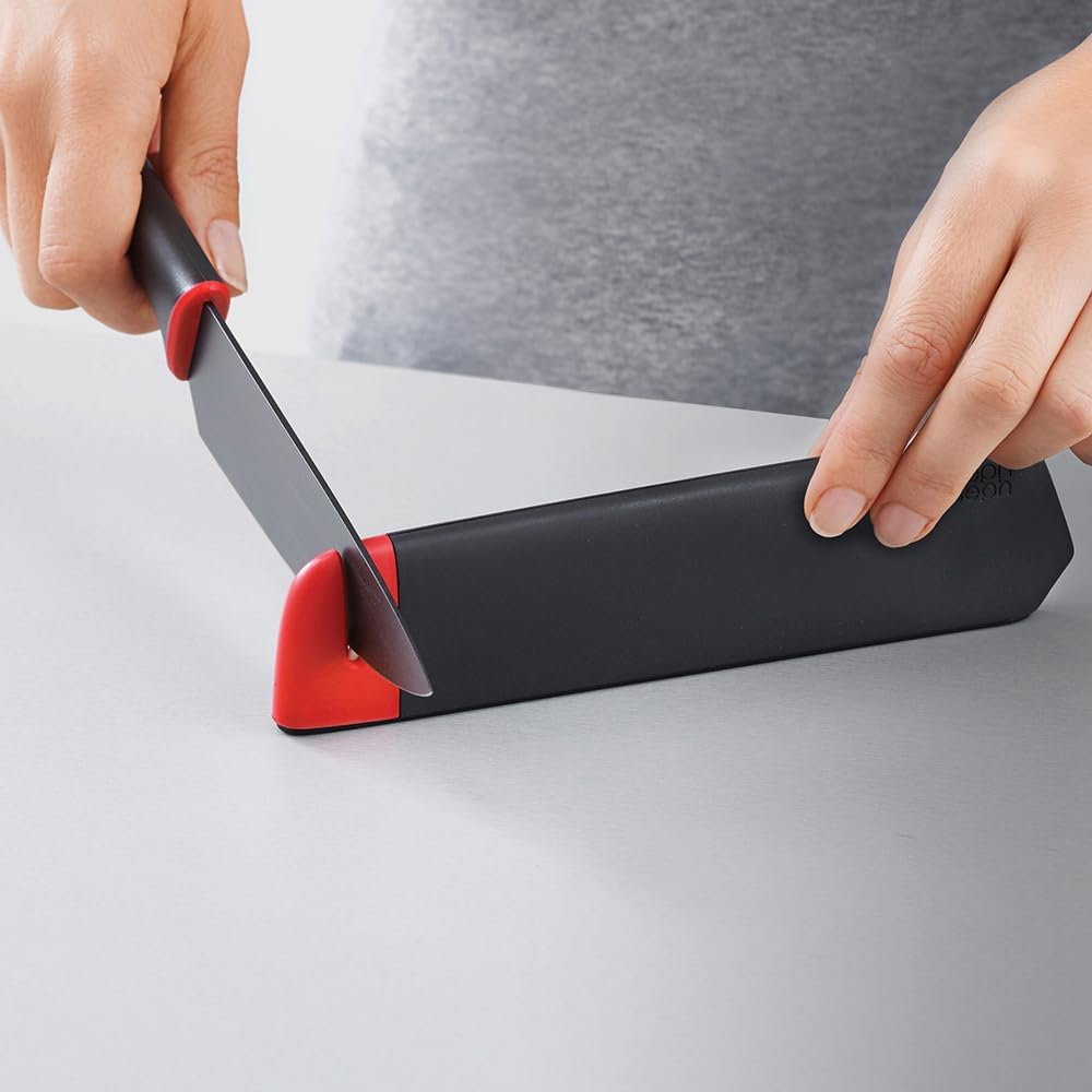 Joseph Joseph Slice & Sharpen - Cuchillo de chef de 6 pulgadas y cuchillo de pelar de 3.5 pulgadas con fundas protectoras afiladas, color negro