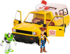 Disney Store Camión Oficial del Planeta Pizza con Luces y Sonidos - Set de Figuras de Acción de Toy Story Incluye a Woody y Buzz Lightyear, Partes Moviles, Luces y Sonidos del Vehículo