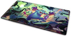 Ravensburger Disney Lorcana TCG Playmat con Mike Wazowski, Sulley y Boo en el ataque de la vid! - Protege las tarjetas - Juego versátil, escritorio o alfombrilla de mouse - Adecuado para mayores de 8