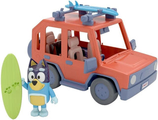 Bluey, Vehículo familiar 4WD, con 1 figura y 2 tablas de surf | Coc...