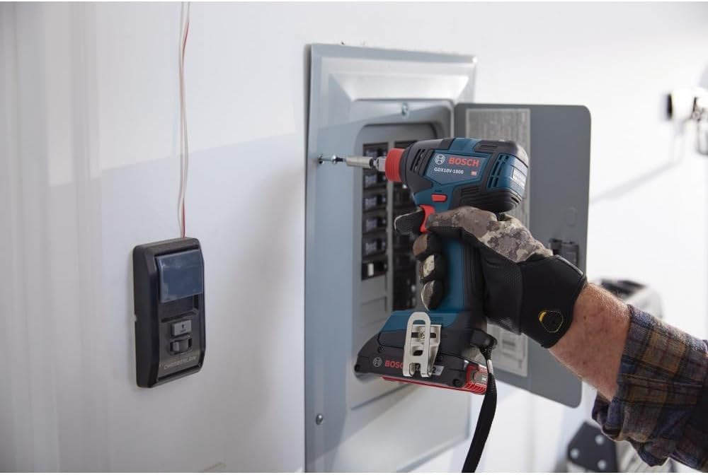 Bosch GDX18V-1800B12 18V Two-en-One 1/4 en. y 1/2 en. Bit/Socket Impact Driver/Wrench Kit con 2 Ah Standard Power Battery