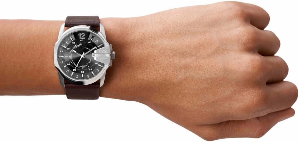 Diesel Master Chief Reloj para hombre, acero inoxidable y cuero, analógico de tres manecillas, color plateado, marrón