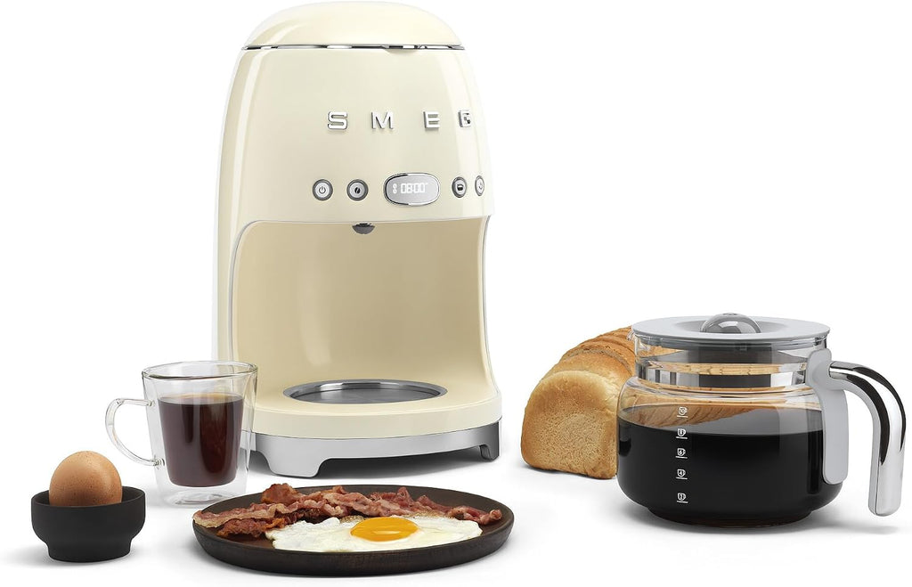 Smeg - Cafetera de goteo estética estilo retro de los años 50 con jarra de vidrio de 10 tazas, función de arranque automático, placa de mantenimiento en calor y dos configuraciones de intensidad de