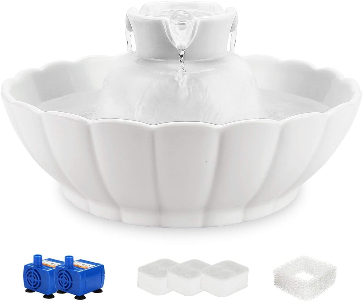 Fuente de agua para gatos iPettie Tritone de cerámica, abrevadero resistente para mascotas, 2.1 litros / 2.2 cuartos de galón de purificador de agua filtrada con filtros de repuesto y espuma, blanco