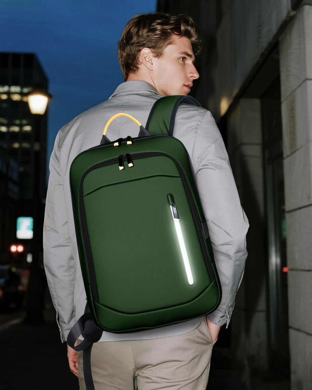 Mochila delgada para laptop para hombre, mochila de viaje de negocios de 15.6 pulgadas con puerto de carga USB, bolsa ligera de computadora de trabajo de 1.5 libras, mochila duradera