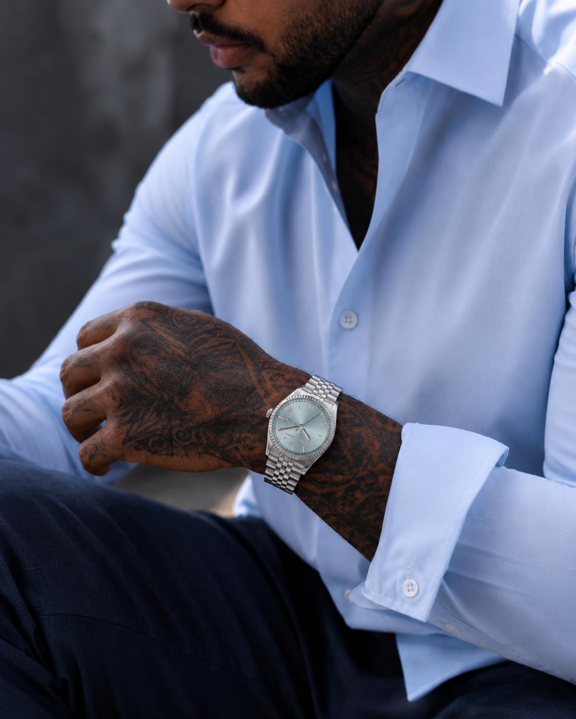 Roberto Marino Reloj de lujo para hombre, acero inoxidable dorado, cuarzo japonés, esfera azul, resistente al agua 3 ATM
