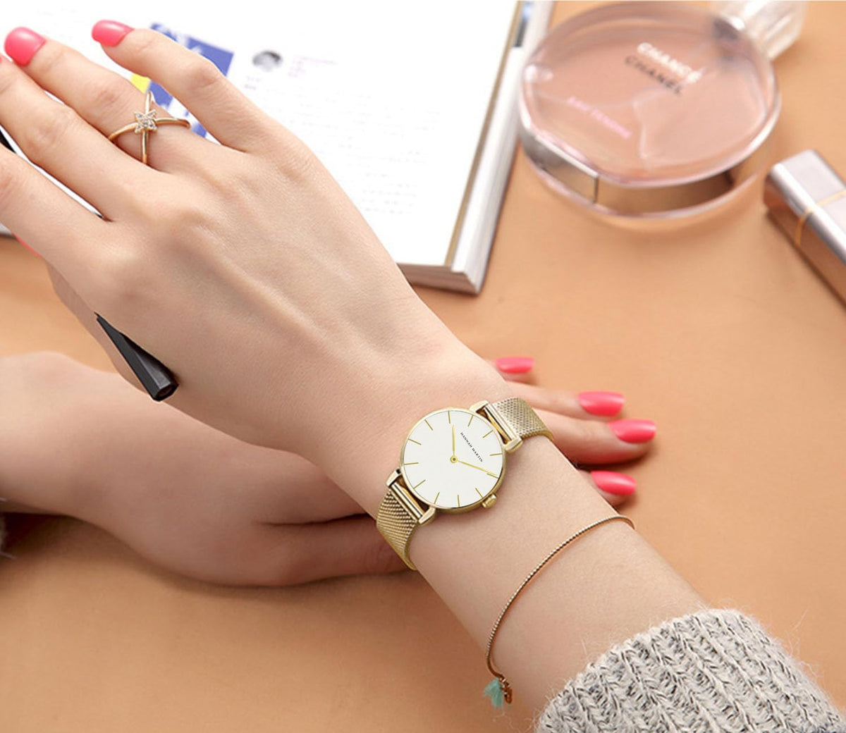 Relojes dorados para mujer, reloj de cuarzo redondo con clase, minimalista, impermeable, pulsera de acero inoxidable, reloj para mujer