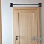 Barra de Tracción para Puerta Montada en Pared, Barra de Tracción Pesada para Entrenamiento de Fuerza en Marco de Puerta, Soporte para Viga o Montaje a Lustre de Perfiles, Construcción Sólida de Metal grueso, Soporta 500 lbs