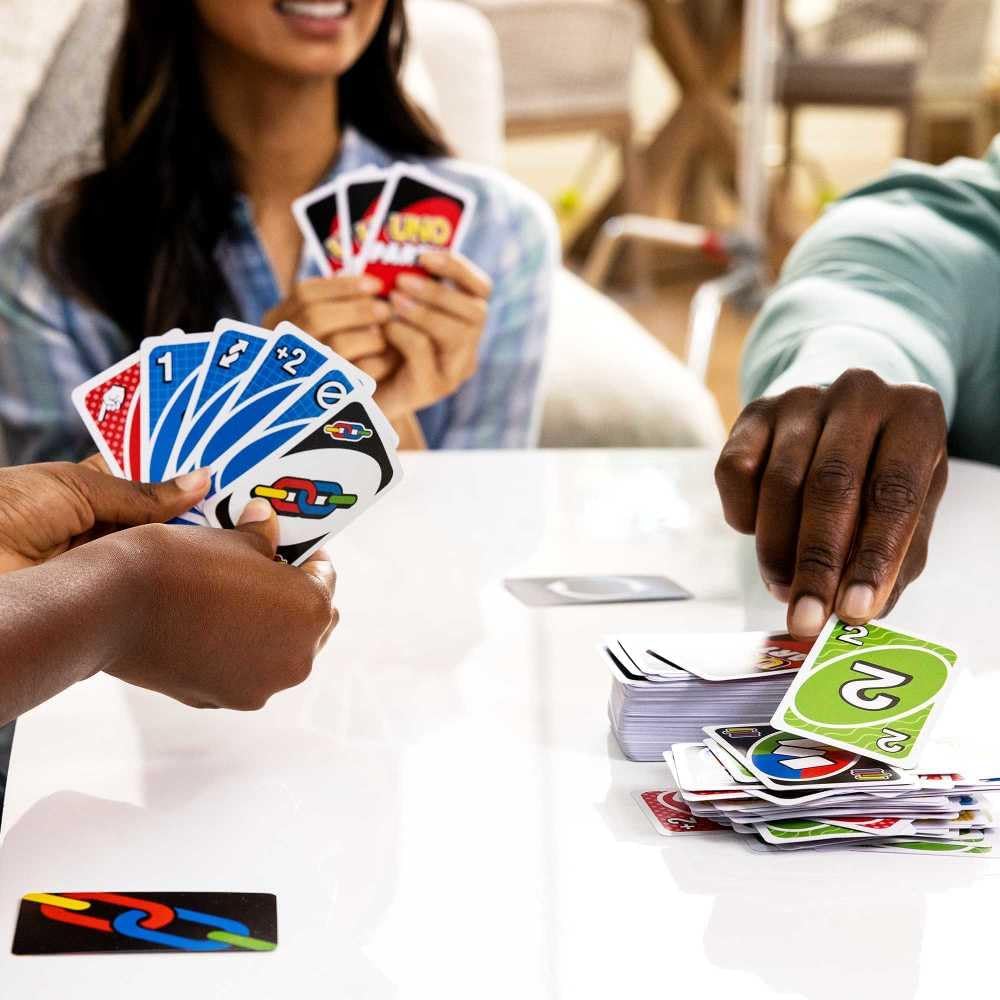 Mattel, ¡Juego de cartas UNO para fiestas! ¡Grupos más grandes! ¡Reglas más salvajes! ¡Diversión más rápida!