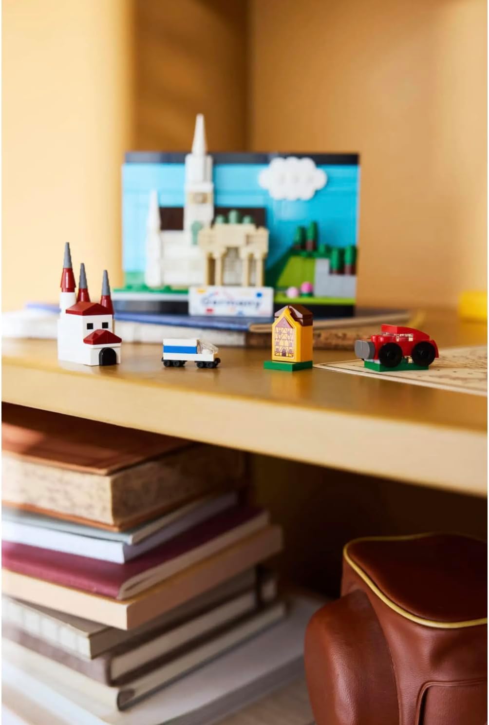 LEGO Creator Germany Postcard - Juego de construcción de 240 piezas...