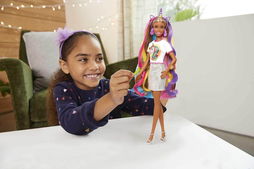 Muñeca Barbie Cabello de Fantasía y Accesorios, Cabello Largo Color...
