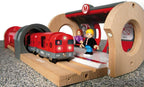 BRIO Metro Railway Set – Juego de 20 piezas de madera con certificación FSC y accesorios – Motor de tren con luz y sonido, quiosco, pistas de madera y más – Funciona con todos los juegos de trenes BRIO – Niños a partir de 3 años
