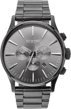NIXON Sentry Chrono A1390-328.1 ft - Reloj analógico clásico para hombre resistente al agua (esfera de reloj de 1.654 pulgadas, correa de acero inoxidable de 0.81 a 0.78 pulgadas)