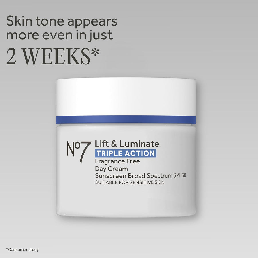 No7 Lift &amp; Luminate Crema facial de triple acción, sin fraganci...