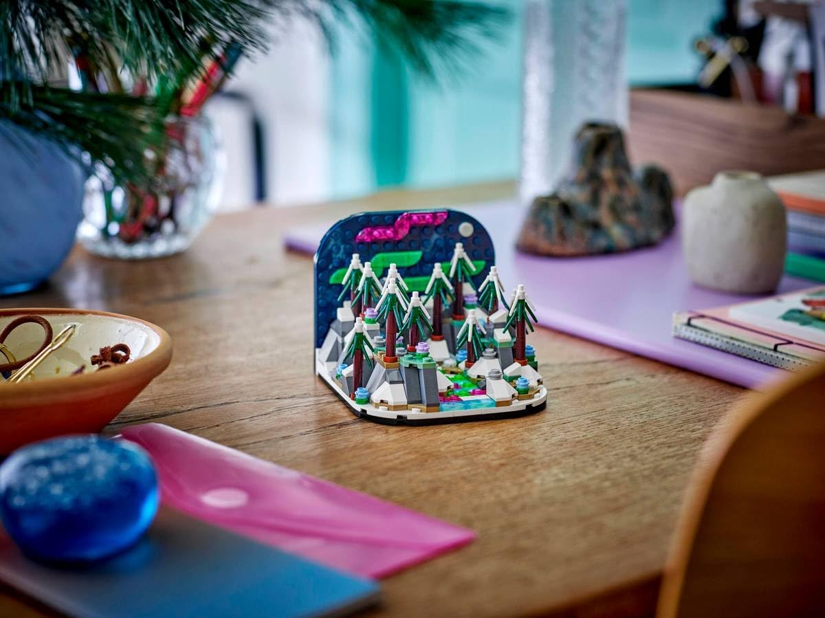 LEGO Northern Lights Diorama 40785
