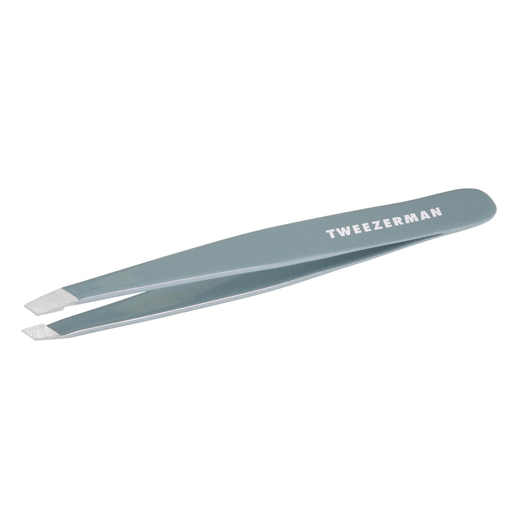 Tweezerman - Pinza para cejas inclinada Mist Blue de acero inoxidab...