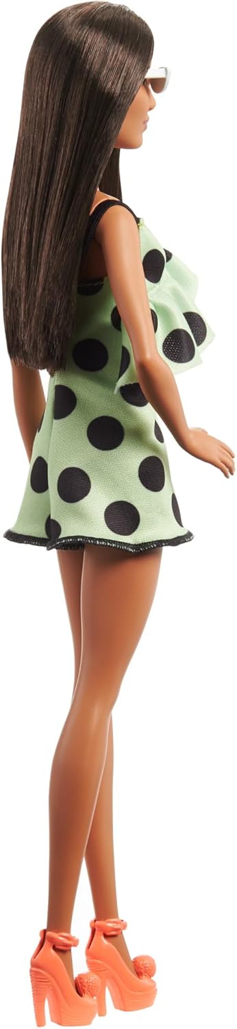Barbie Fashionistas Doll #200 con pelo moreno, mameluco de lunares...