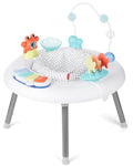 Skip Hop Centro de actividades para bebés 2 en 1 con más de 20 actividades de desarrollo, piano musical iluminado para jugar al tiempo boca abajo, 4 juguetes móviles y con clip y asiento giratorio de
