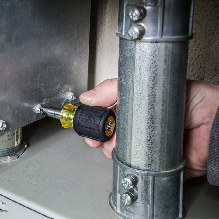 Klein Tools El kit de herramientas manuales 80141 incluye alicates,...