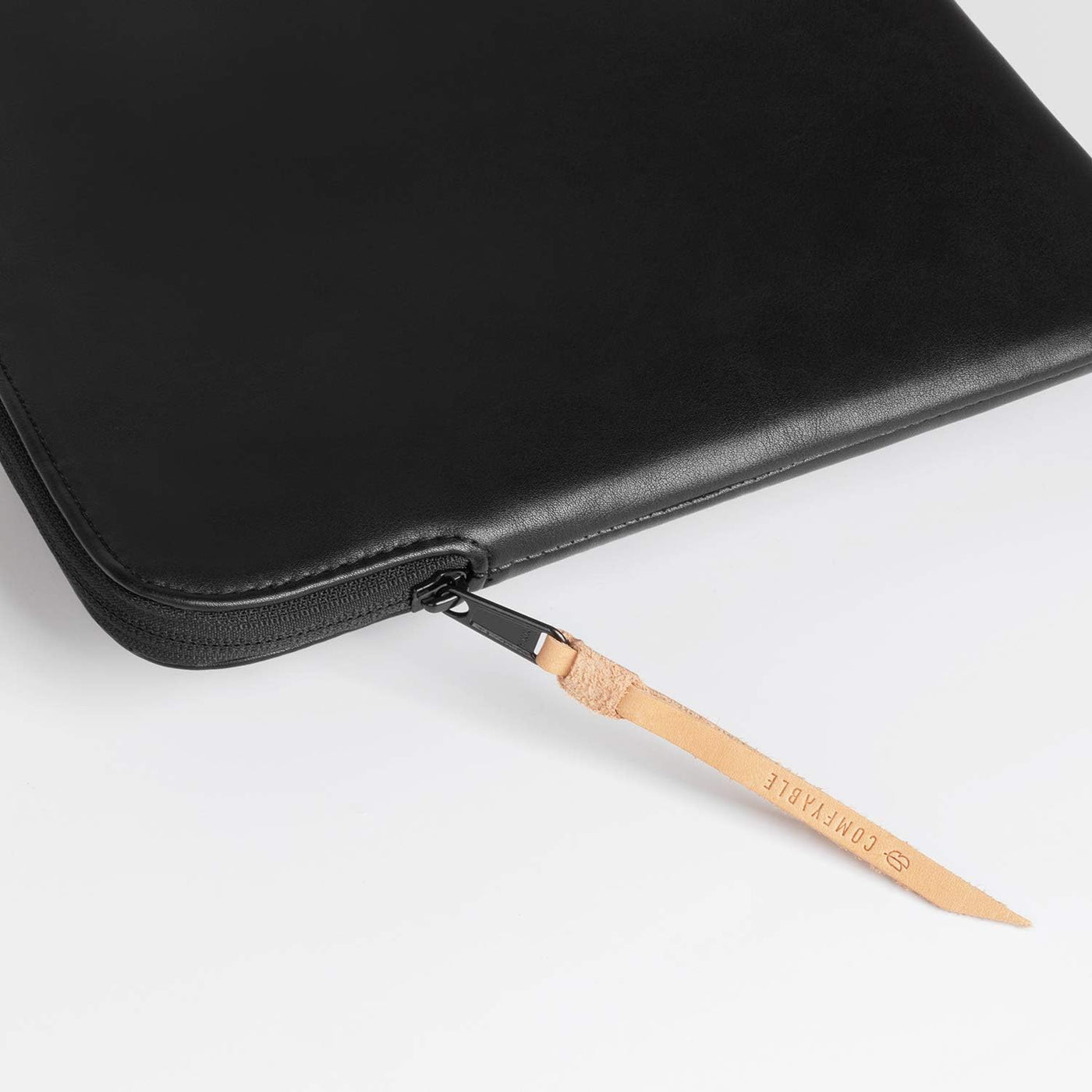 Comfyable Funda de piel para laptop con funda para accesorios, comp...