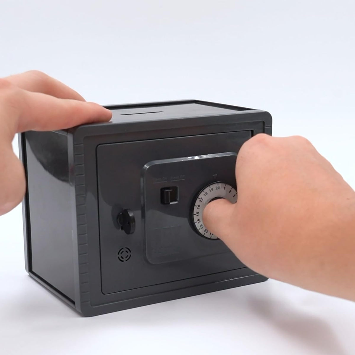 4M: KidsLabs - Caja fuerte para dinero con alarma de zumbido - Kit de construcción de alcancía eléctrica para bricolaje, pin de bloqueo, montaje de circuito, ingeniería mecánica, proyecto STEM, niños