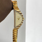Gosasa Reloj único de triángulo dorado para mujer, delicado reloj de cuarzo