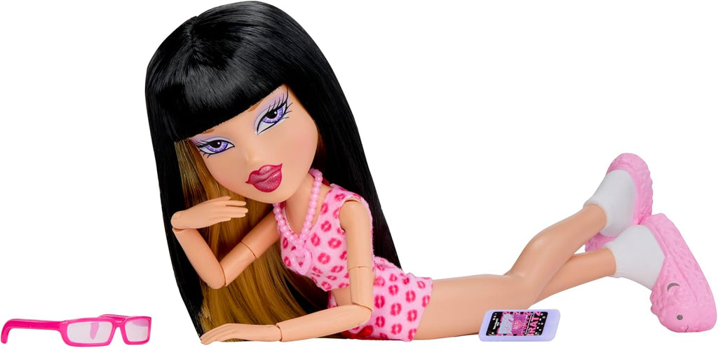 Bratz What'z in My Closet Playset con muñeca Dana Fashion, trajes, zapatos, espejo y accesorios