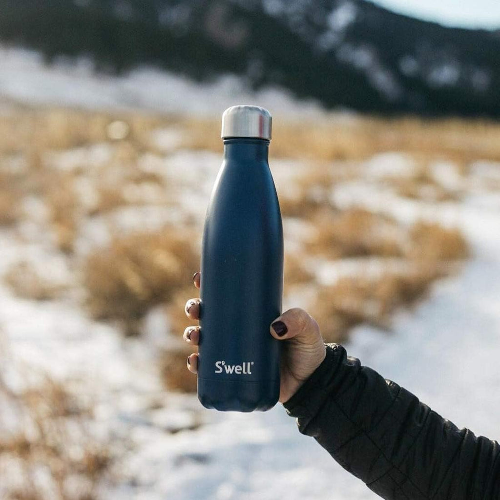 S'well Botella de agua de acero inoxidable, 17 onzas, azurita, recipientes aislados al vacío de triple capa que mantiene las bebidas frías durante 36 horas y calientes durante 18, sin BPA, perfecta