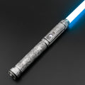 Sable de luz para duelos pesados Pro, movimiento suave, control de movimiento, empuñadura de metal, 16 fuentes de sonido, espada blaster, accesorios para Halloween, cosplay (RGB premium, hoja