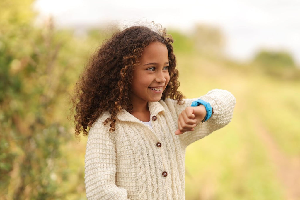 XPLORA Kidzi - Teléfono Reloj para Niños (4G) - Llamadas, Mensajes, Modo Escolar para Niños, Función SOS, Ubicación GPS, Cámara y Podómetro – (Requiere Suscripción) (Kidzi en la Red de AT&T, Azul)