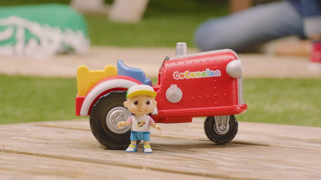 Cocomelon - Tractor musical oficial con sonidos y exclusivo juguete Farm JJ de 3 pulgadas, reproduce un clip de la canción "Old Macdonald" más otros sonidos y frases
