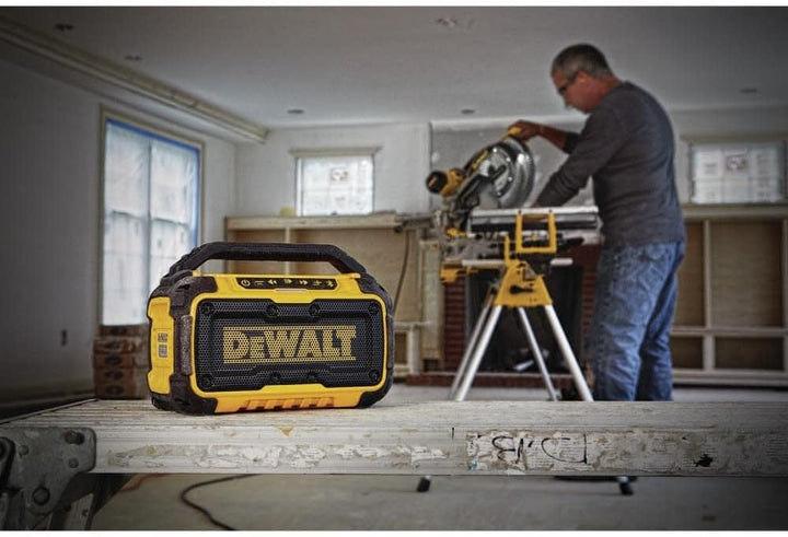 DEWALT - Altavoz Bluetooth de 20V MAX, rango de 100 pies, duradero...