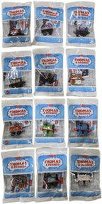 Thomas & Friends Minis JDF42 - Juego de 12 figuras de tren para ciegas