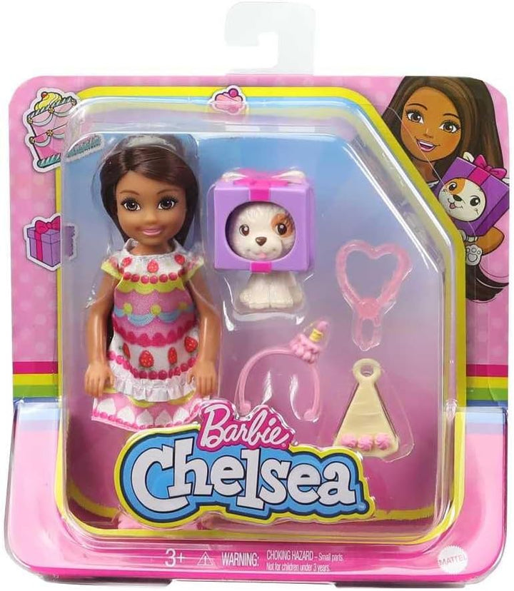 Muñeca de vestir Barbie Club Chelsea (6 pulgadas y morena) con disf...