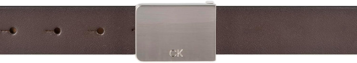 Calvin Klein Cinturón con hebilla de placa moderna y detalle de log...