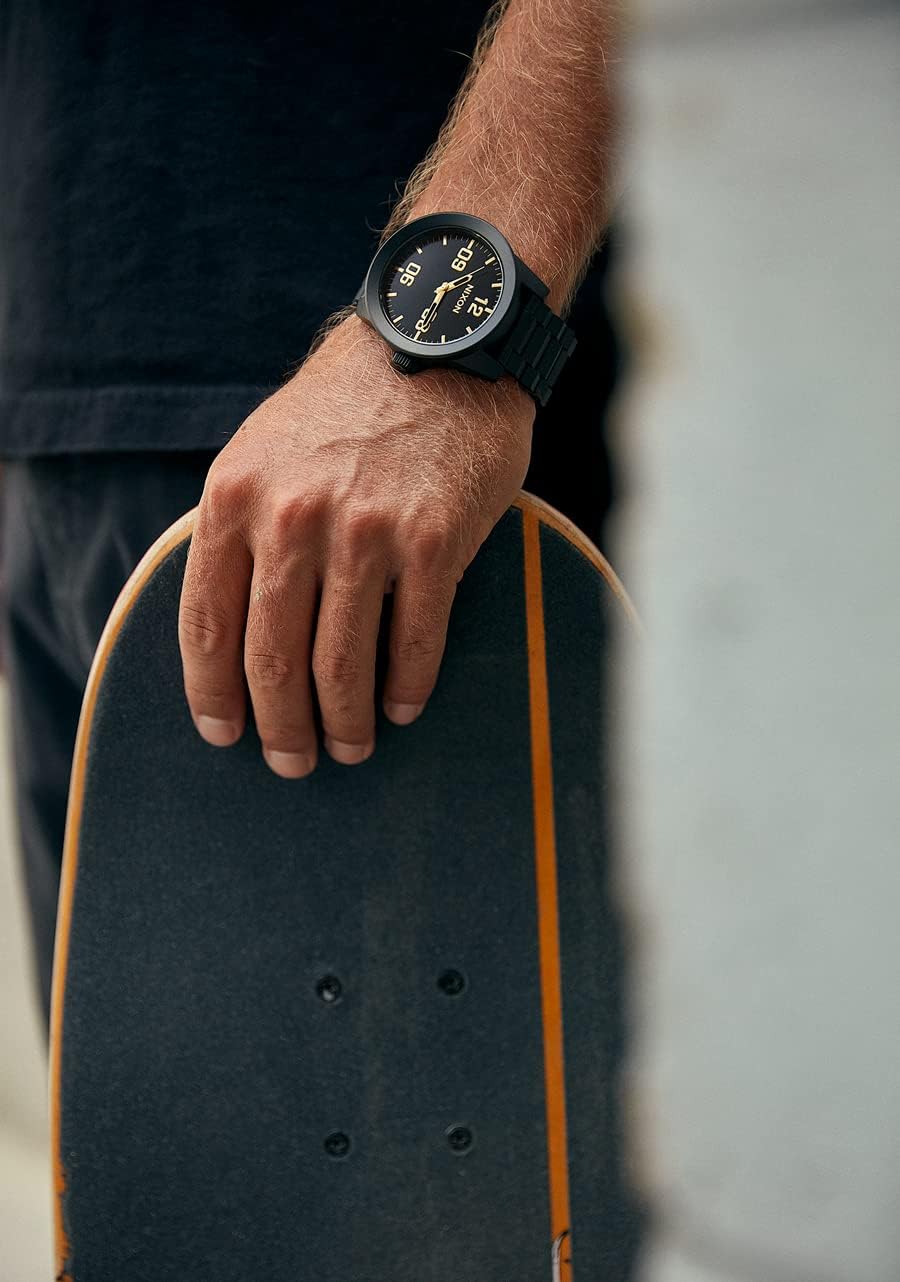 Nixon Corporal SS A346. Reloj XL para hombre resistente al agua de 100 m (cara de reloj de 48 mm. Correa de acero inoxidable de 24 mm)