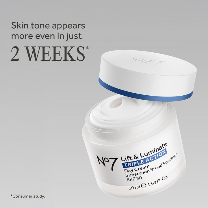No7 Lift &amp; Luminate Crema de día de triple acción, crema facial...