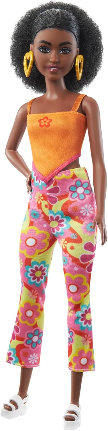 Muñeca Barbie Fashionistas #198, pequeña con cabello rizado negro,...
