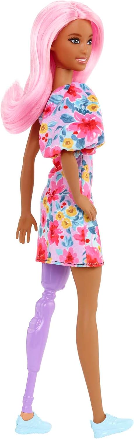 Barbie Fashionistas Doll #189 con pelo rosa y pierna protésica con...