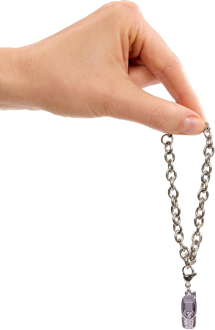 Bratz Charmz Sasha Muñeca de moda con pulsera de encantos coleccion...