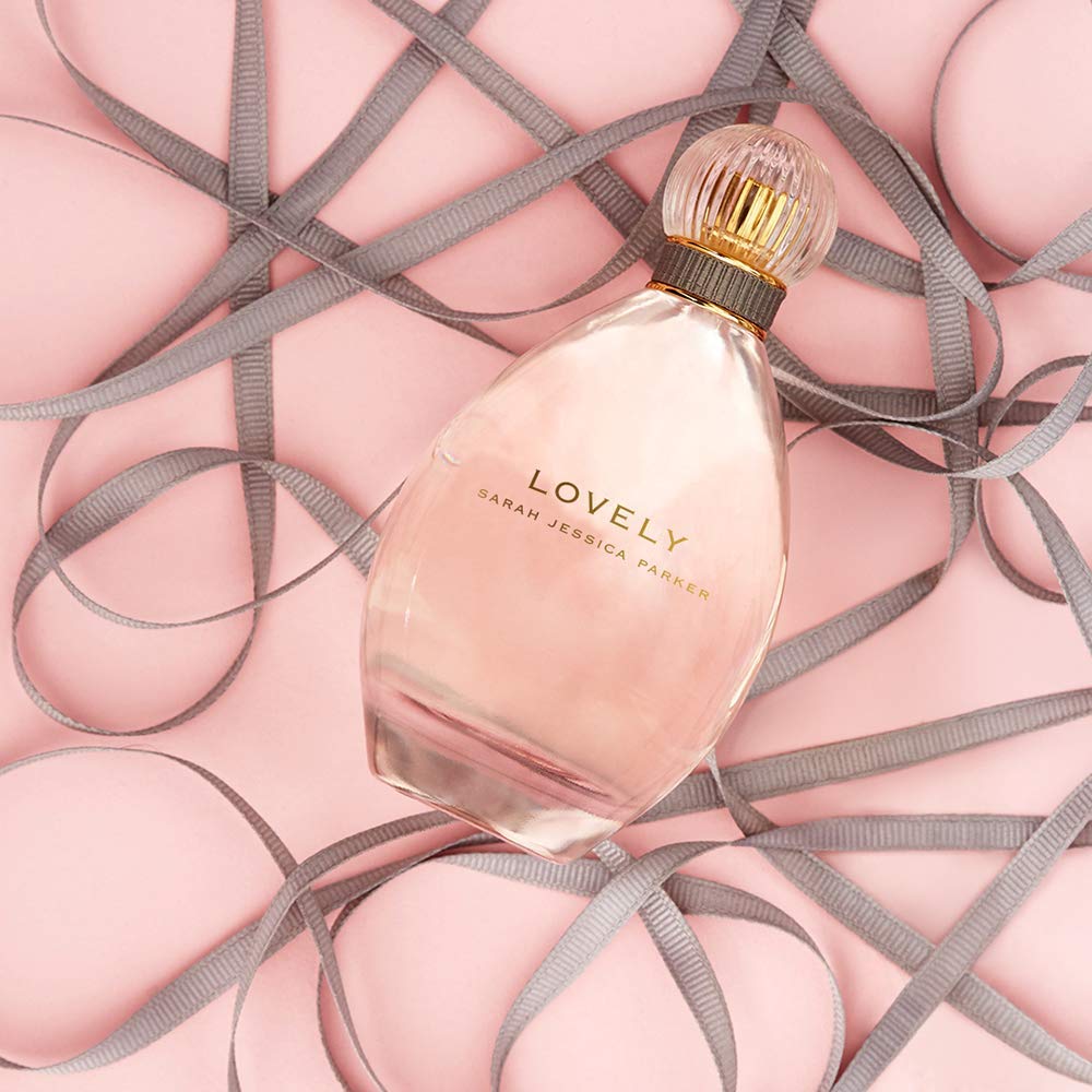 Lovely de SJP - Perfume en aerosol dulce, floral, de almizcle, ámba...