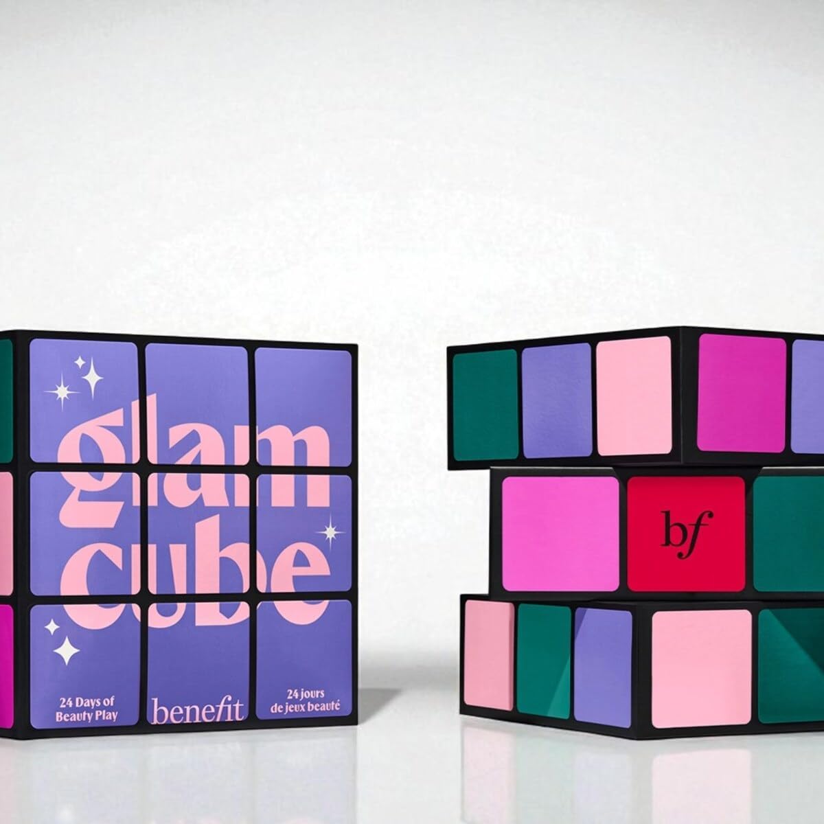 Benefit - Calendario de Adviento de maquillaje y cuidado Glam Cube...